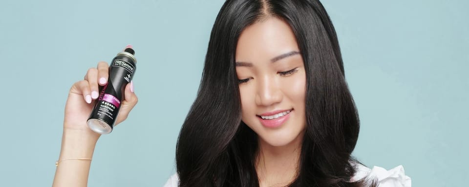 How to Use Men's Hair Spray for Maximum Hold and Shine